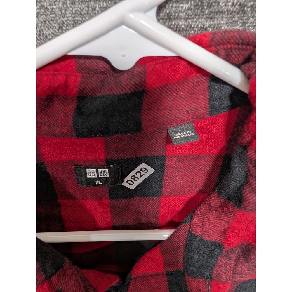 Uniqlo Mens XL Flannel Shirt Red Black Buffalo Check Plaid Long Sleeve Button Up - Picture 5 of 5